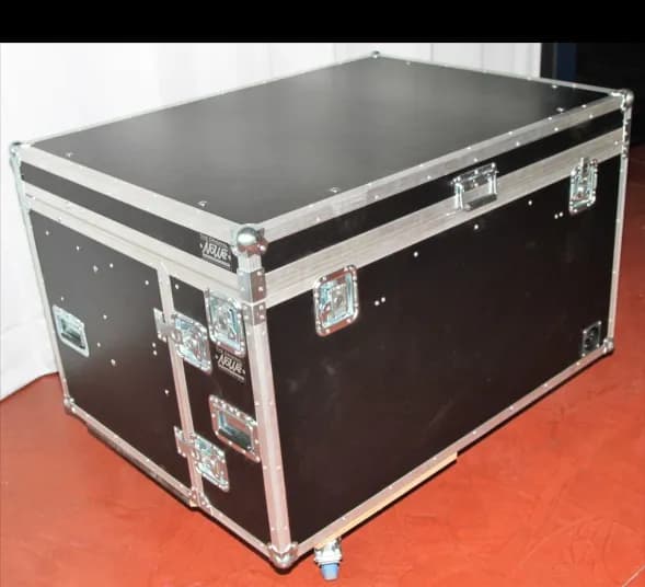 Backstage Garderobencases aus Deutschland für Tourproduktionen 3